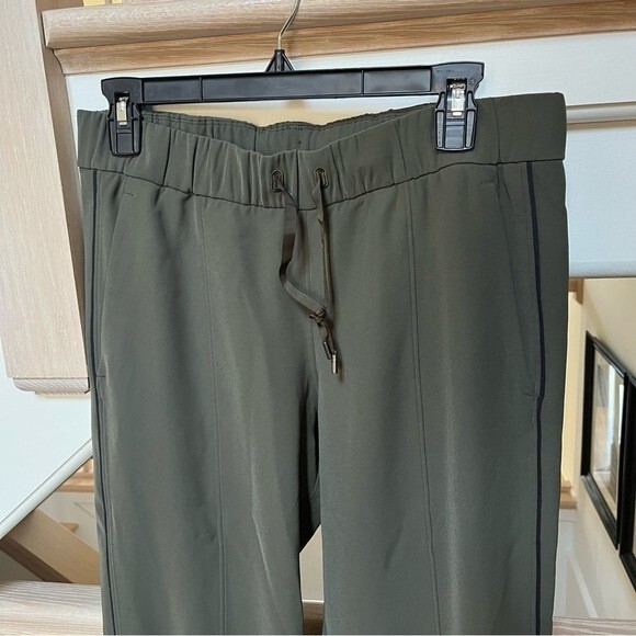 Lululemon On the Right Track Pant in Dark Olive Green 8 NWOT - Picture 6 of 12
